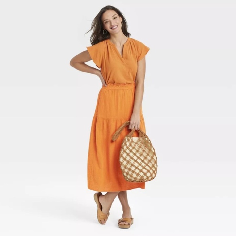 Universal Thread‎ Burnt Orange Top!